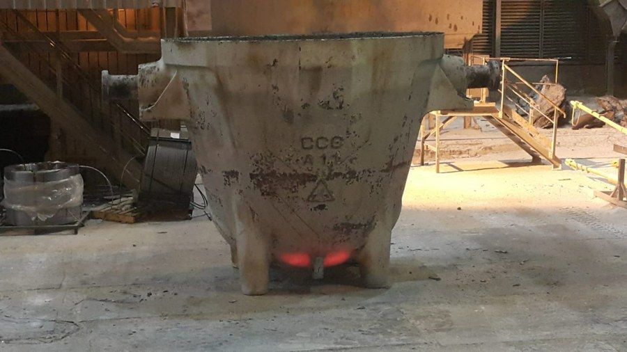 Erosion cavity in the pot wall